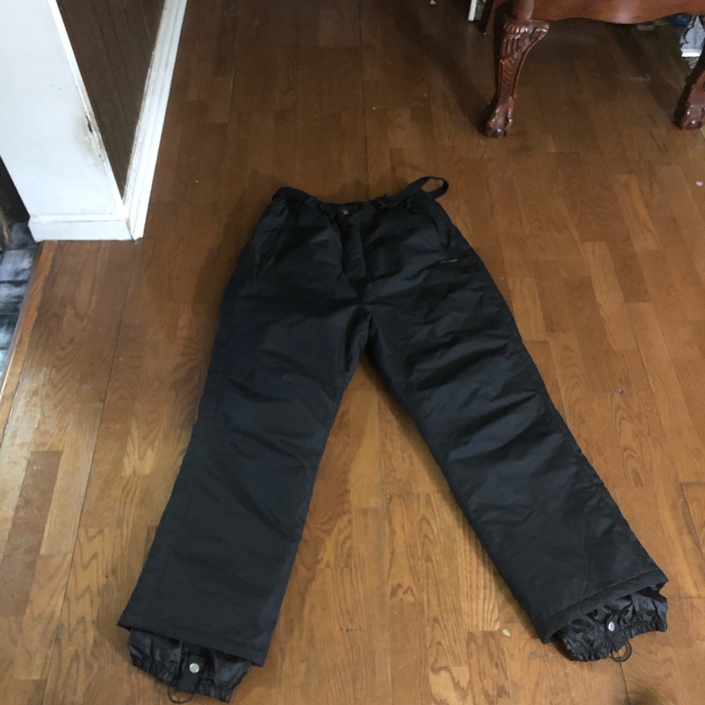 Large gore Tex men’s ski pants.